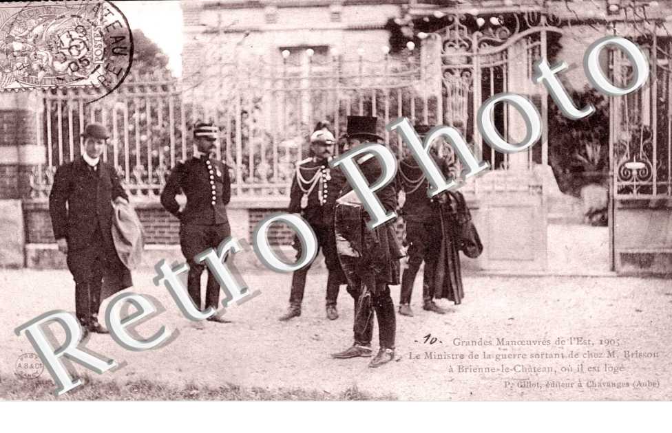 Grandes Manoeuvres de l'est 1905  -  Le Ministre de la guerre sortant de chez M. Brisson