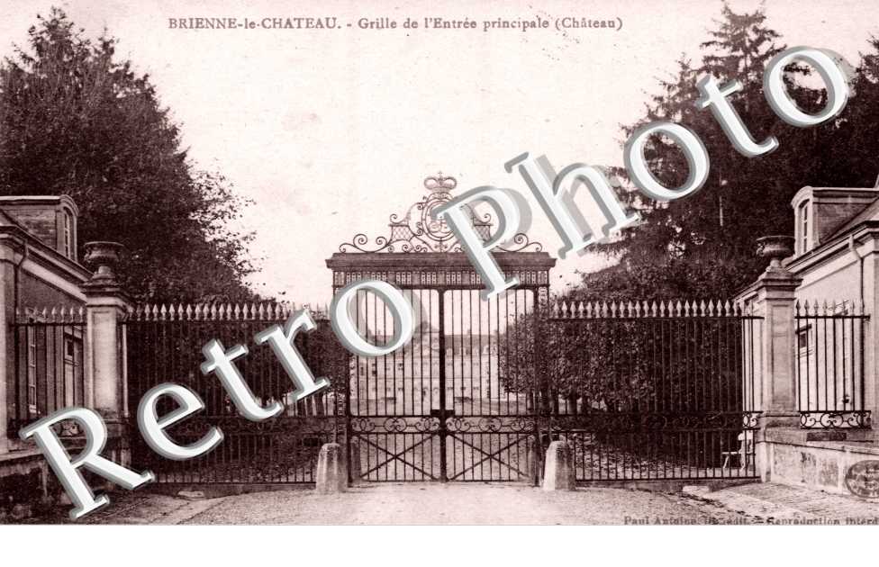 le Chateau - Grille de l'Entree Principale