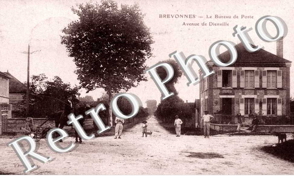 Le bureau de poste. Avenue de Dienville