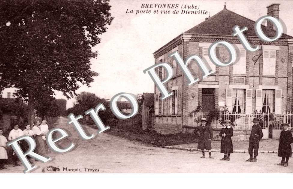 poste et rue de Dienville