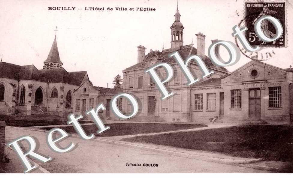 L'Hotel de Ville et l'Eglise