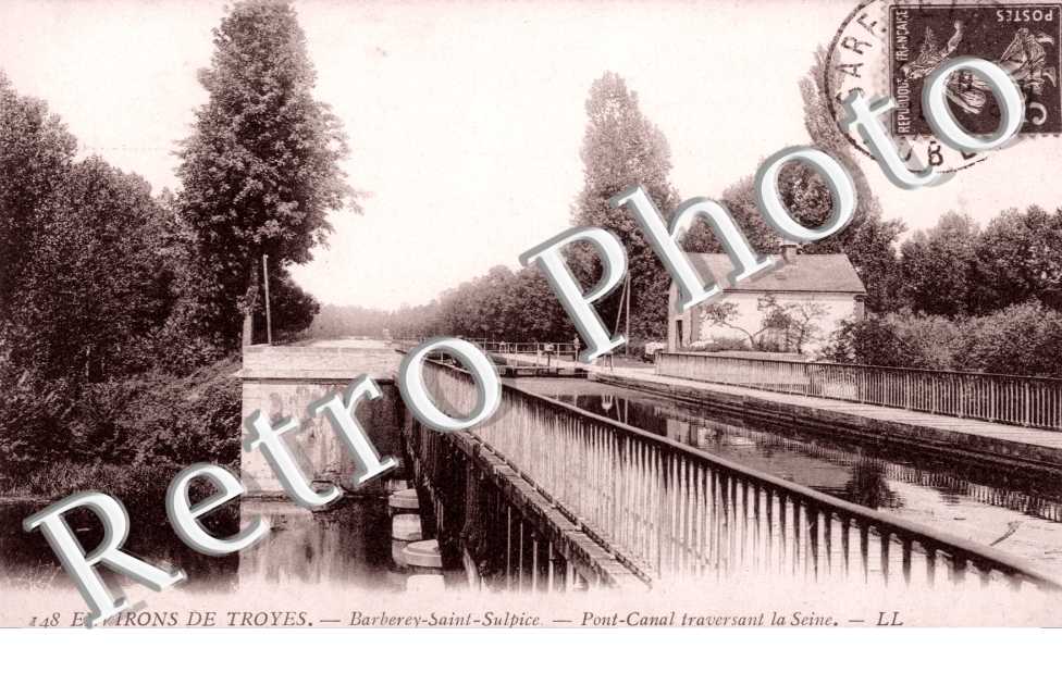 Pont-Canal traversant la Seine