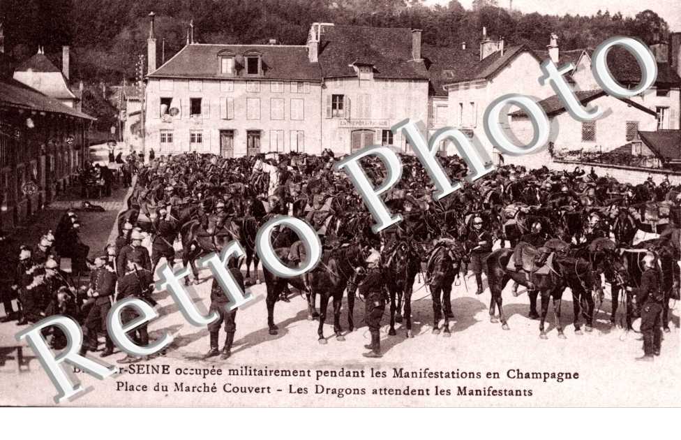 occupee militairement pendant les manifestations en Champagne Place du marche couvert Les Dragons
