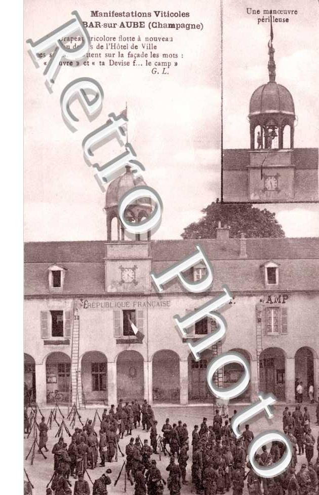 Manifestations Viticoles - les soldats grattent sur la facade              