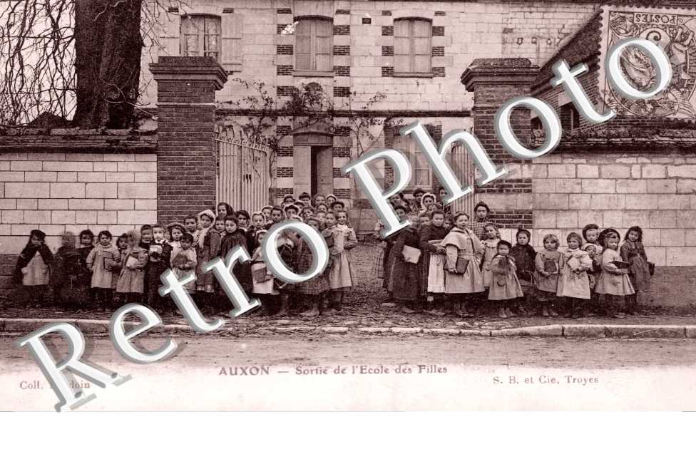 sortie de l'ecole des filles
