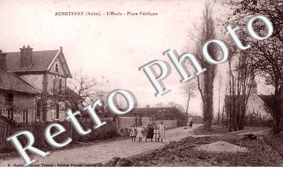 L'Ecole, Place Publique
