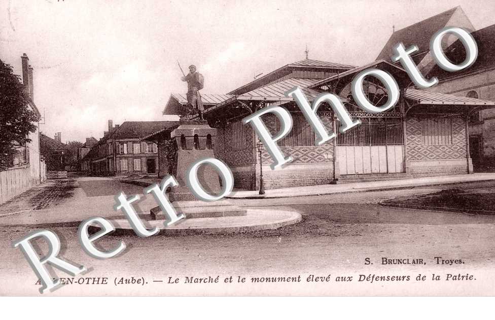 Le Marche et le Monument aux morts