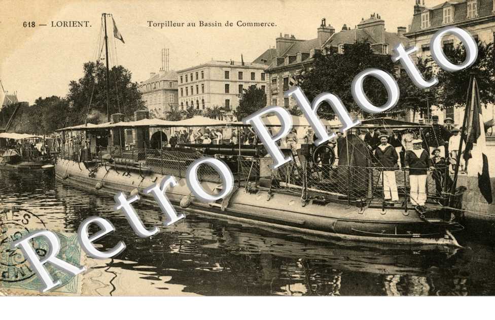 Torpilleur au bassin de commerce
