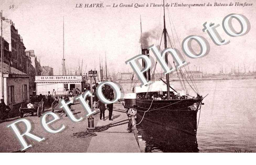 Le Grand Quai a l'heure de l'Embarquement du Bateau de Honfleur