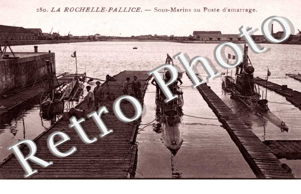 Sous-Marins au poste d'Amarrage