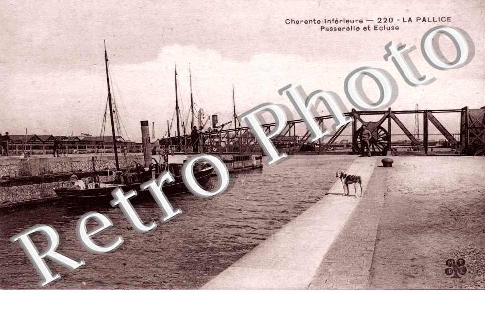 La pallice - passerelle et ecluse