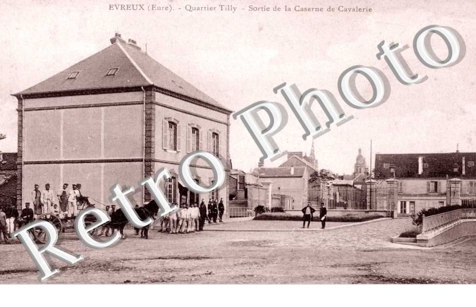 Quartier Tilly - sortie de la caserne de cavalerie