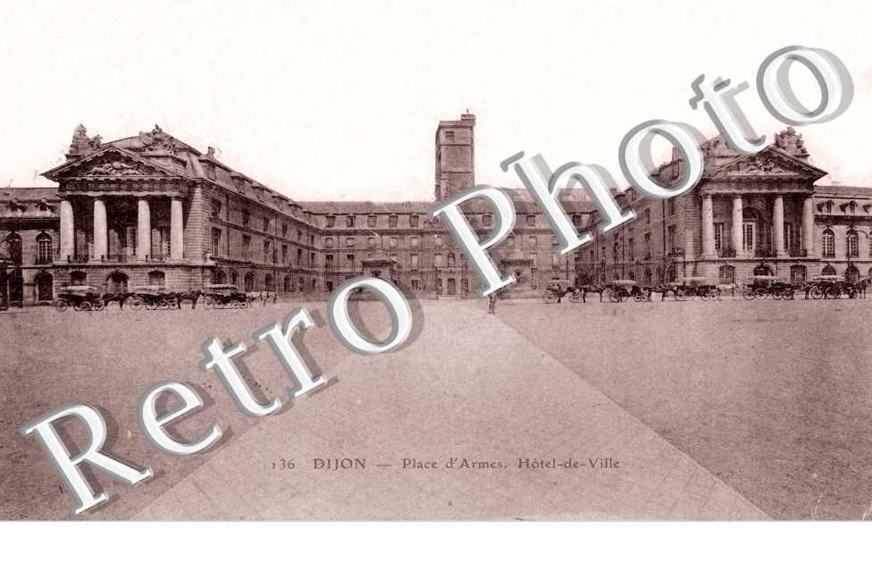 Place d'Armes, Hotel-de-Ville