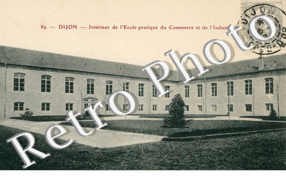 Interieur de l'Ecole pratique du Commerce et de l'Industrie