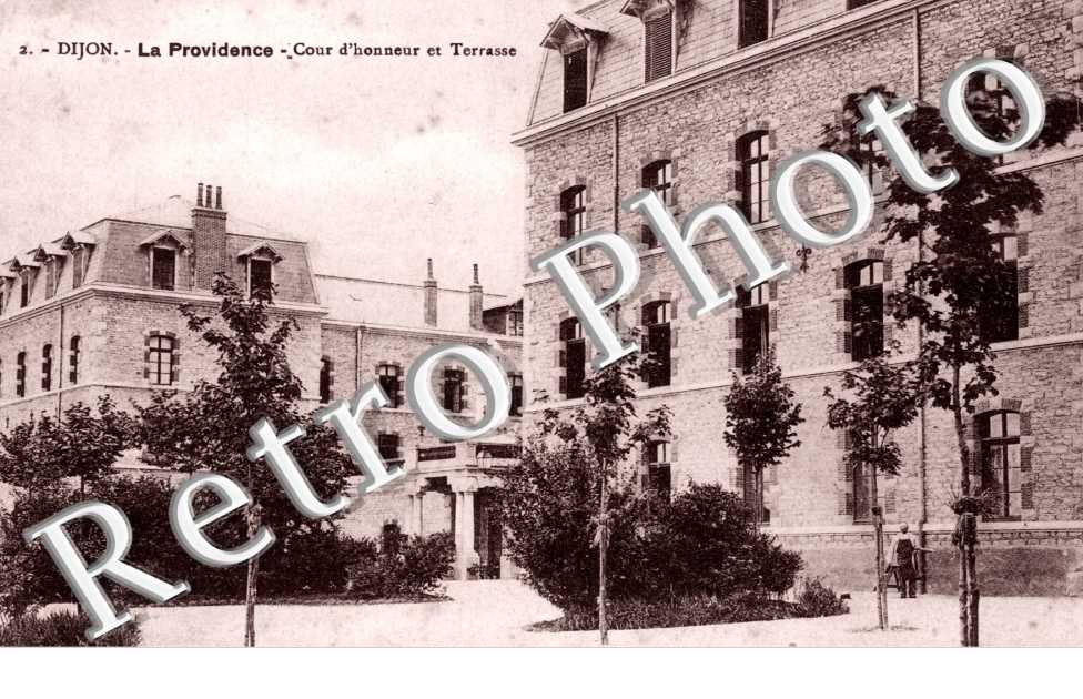 la Providence, Cour d'Honneur et Terrasse