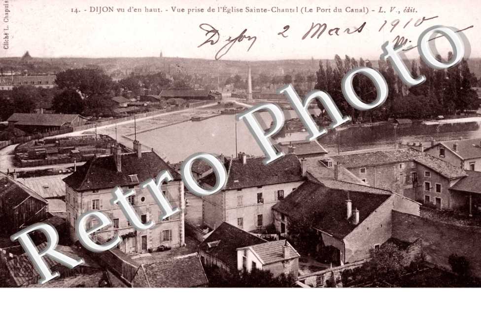 Vue prise de l'Eglise Sainte-Chantal (le Port du Canal)