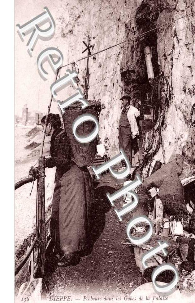 Pecheurs dans les Gobes de la falaise