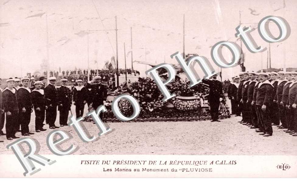 Visite du President de la Republique et les Marins au Monument du Pluviose