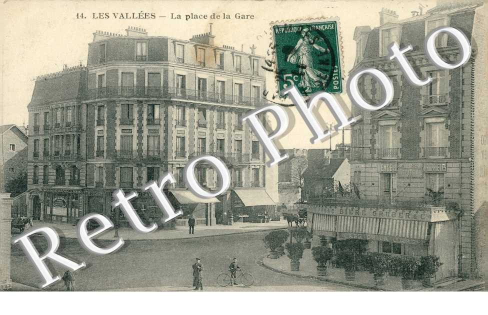 Les Vallees, Place de la Gare