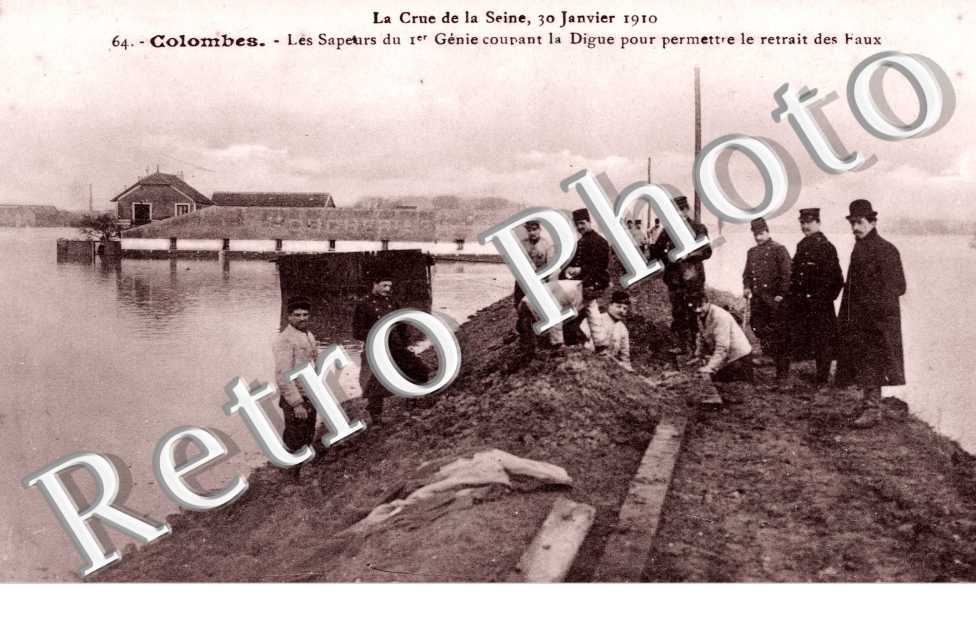 Crue de la Seine, 1910, les Sapeurs du 1er Genie coupant la Digue