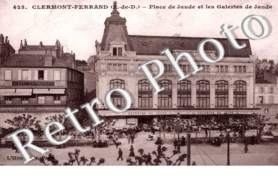 Place de Jaude et les Galeries