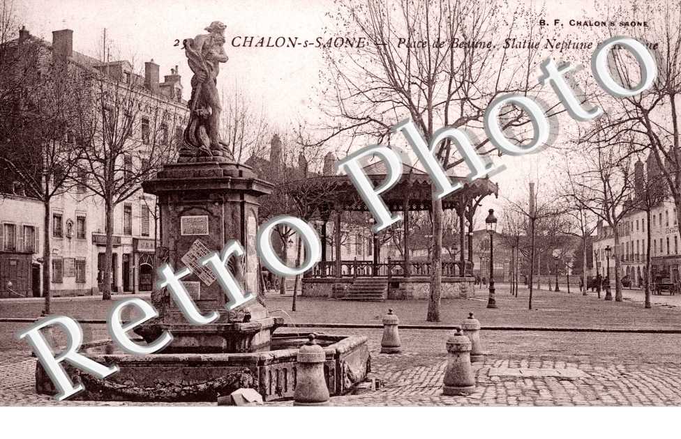 la Place de Beaune, la Statue Neptune et Kiosque