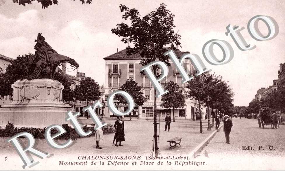 Monument de la Defense et Place de la Republique