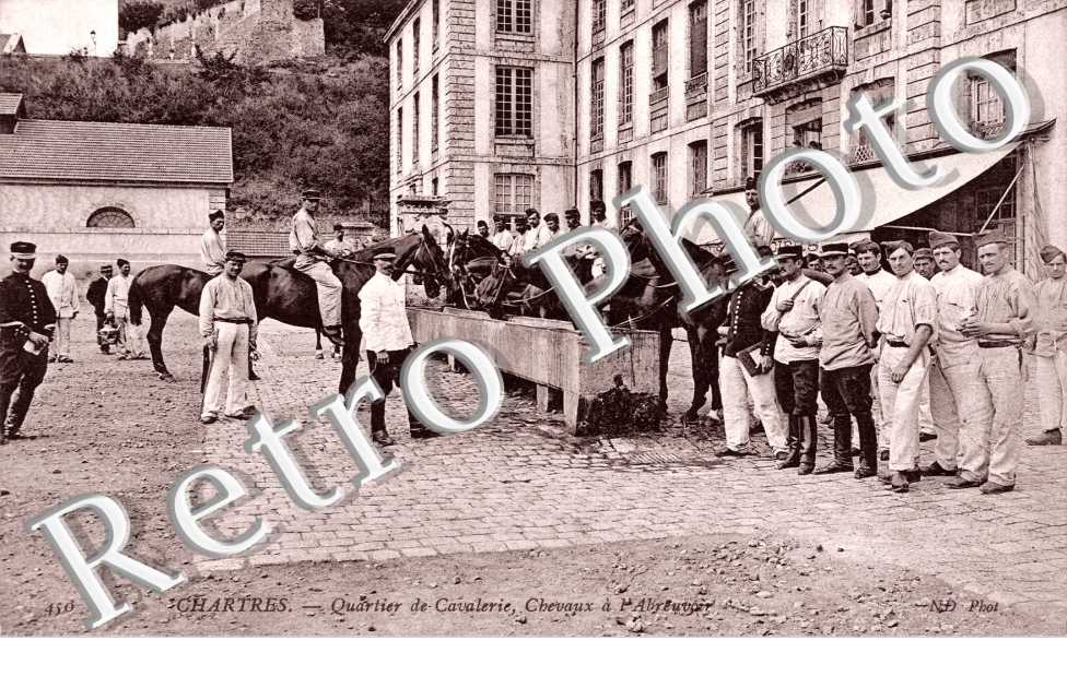 Quartier de Cavalerie - Chevaux à l'Abreuvoir