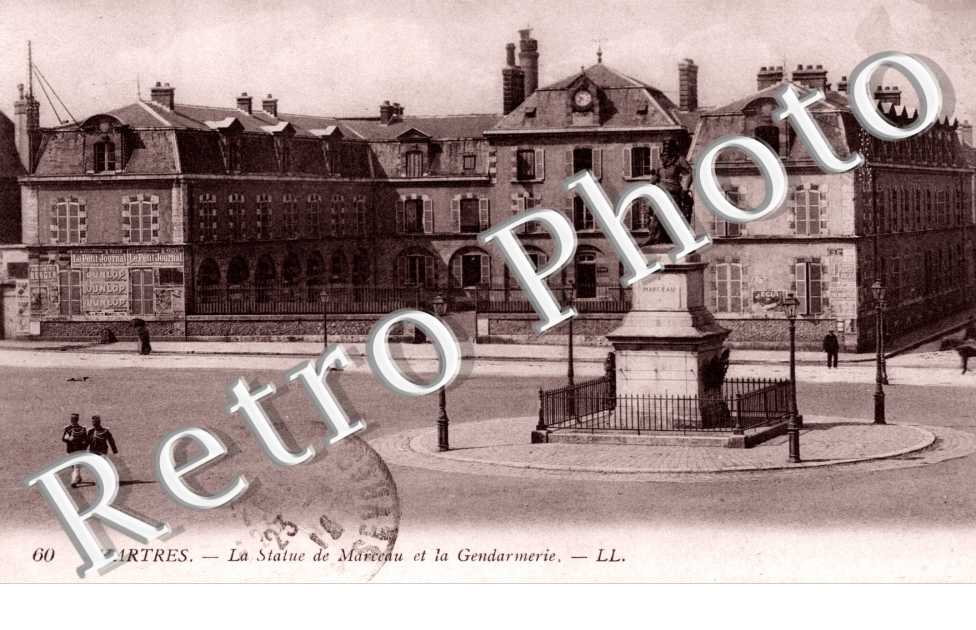 Statue de marceau et la Gendarmerie