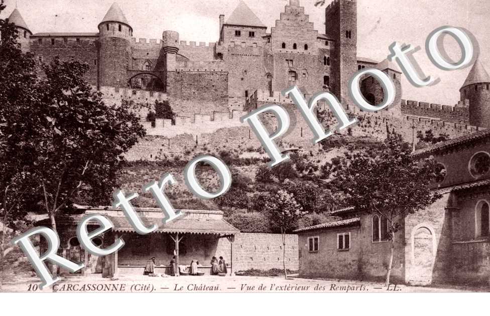 vue de l'exterieur des remparts