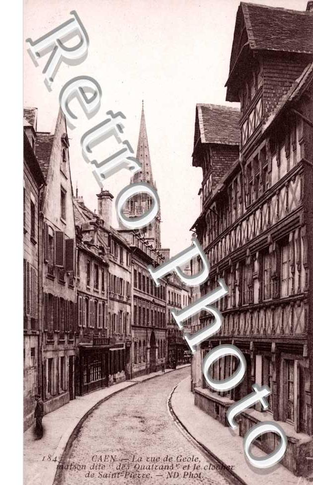 la Rue de Geole, maison dite des "Quatrans" et le Clocher de Saint-Pierre