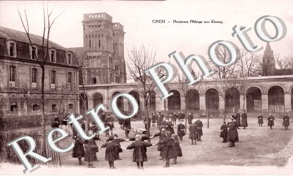 Ancienne Abbaye aux Dames (Hospice), Cour Interieure