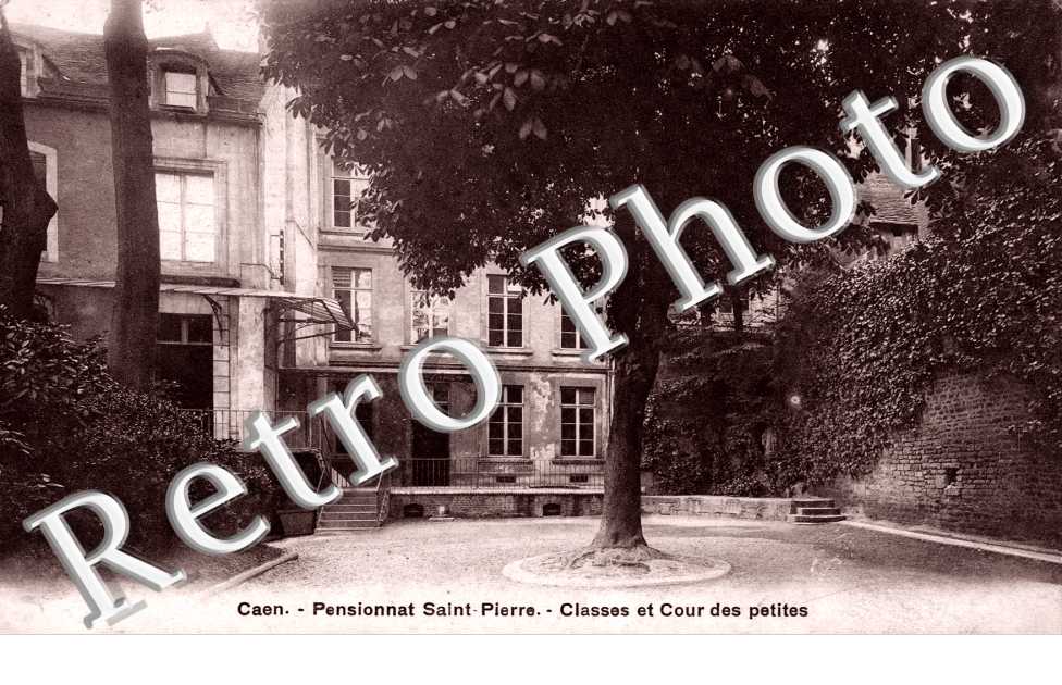 Pensionnat st-Pierre - classes et cour des petites