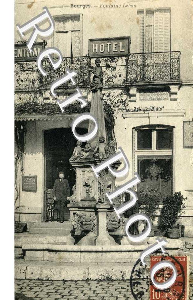 place des Quatre pilliers Central Hotel  Fontaine Lebon
