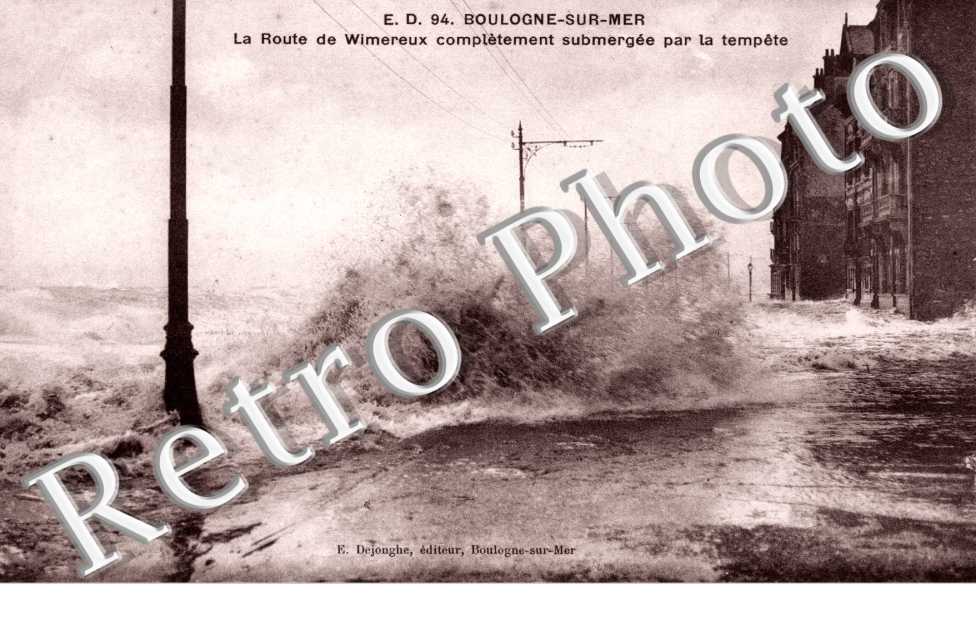 La route de Wimereux completement submergee par la tempete