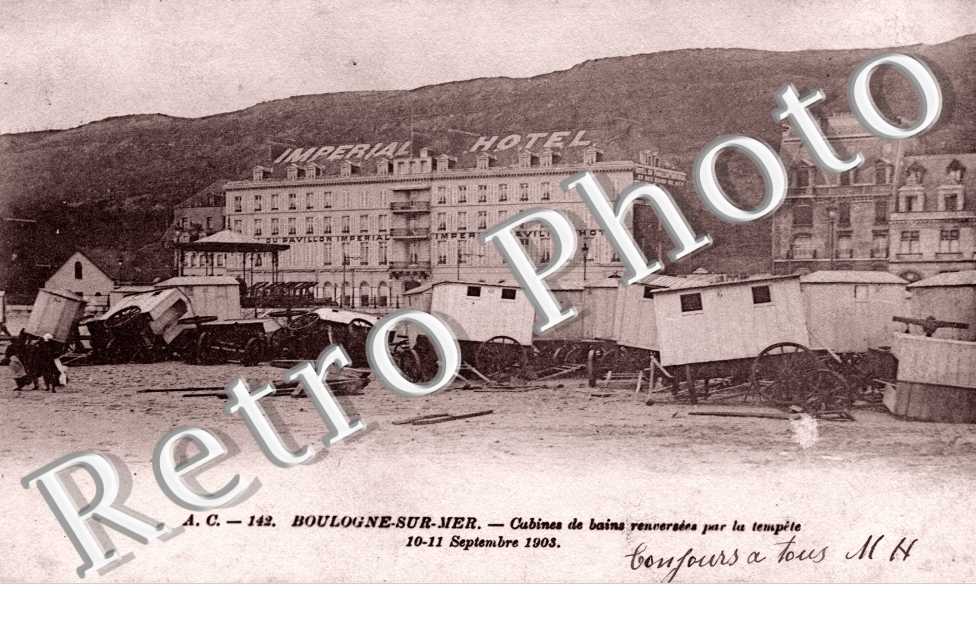 Cabines de bains renversees par la tempete 10-11 septembre 1903