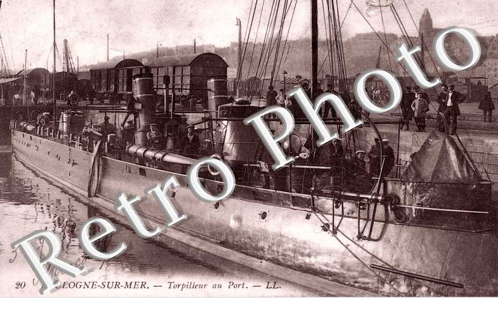 Torpilleur au port
