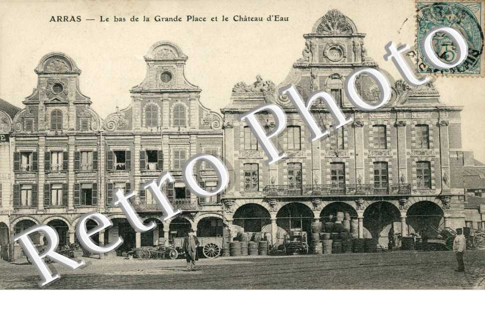 Bas de la grand'place  et chateau d'eau