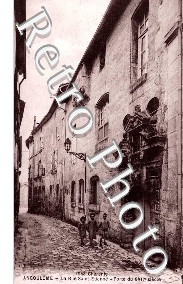 la Rue Saint-Etienne, Porte du XVIIeme siecle