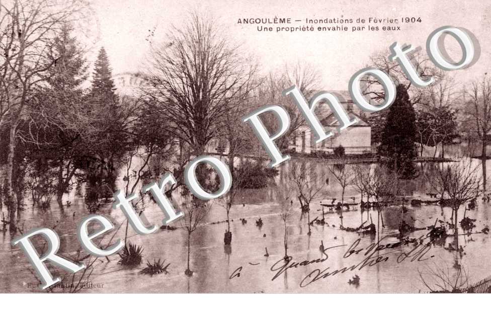 une Propriete envahie par les Eaux