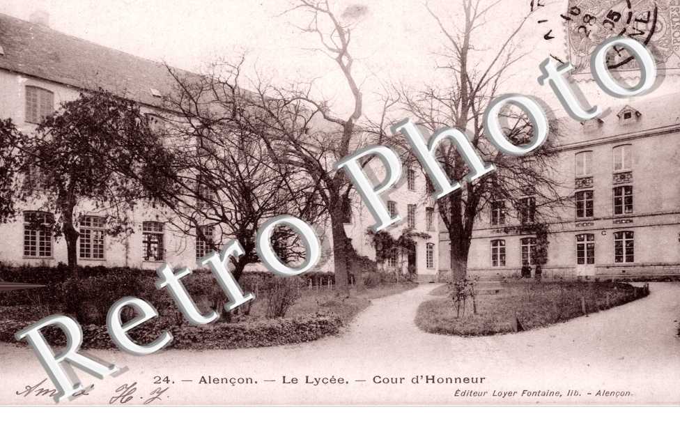 le Lycee - Cour d'Honneur