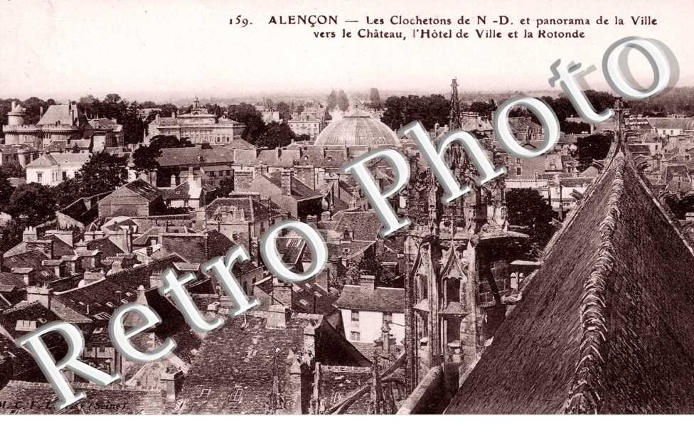 les Clochetons de Notre Dame et Panorama de la Ville vers le Chateau, l'Hotel de Ville et la Rotonde