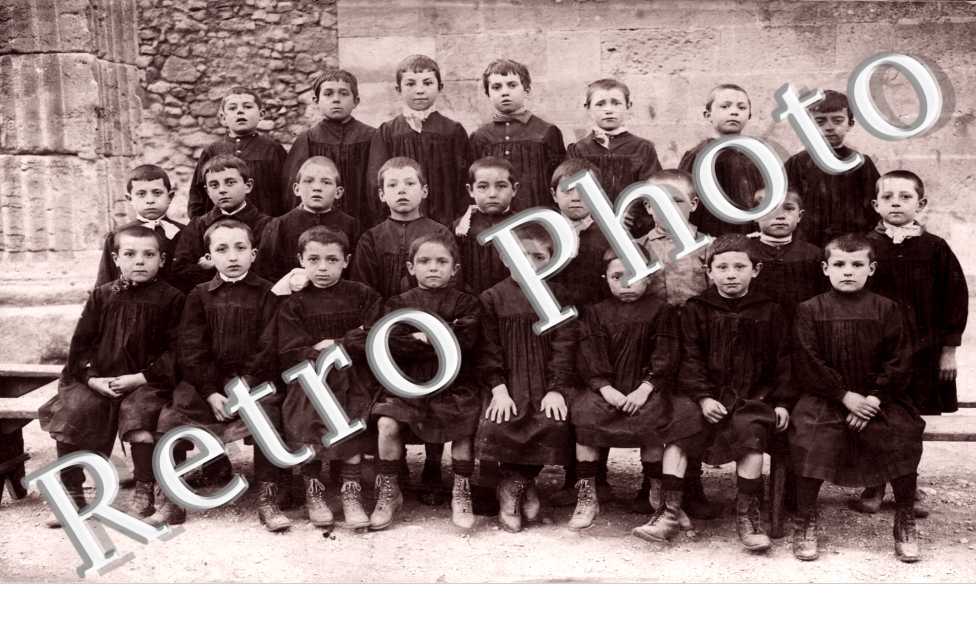 (photo de classe de pensionnat ou orphelinat ?)