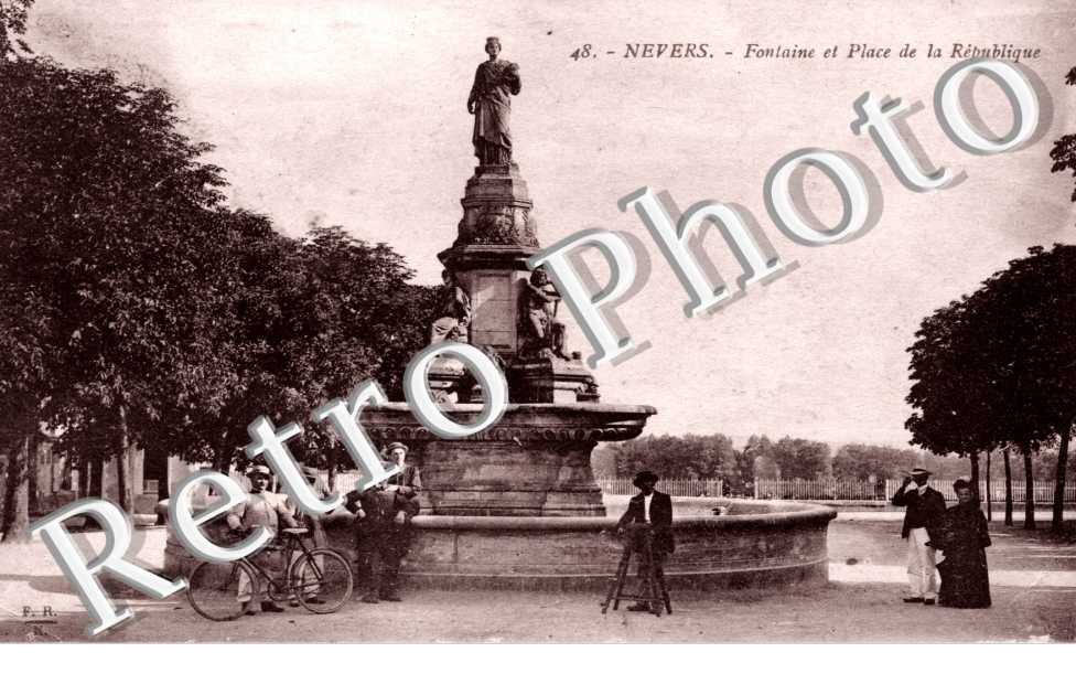 Fontaine et place de la Republique
