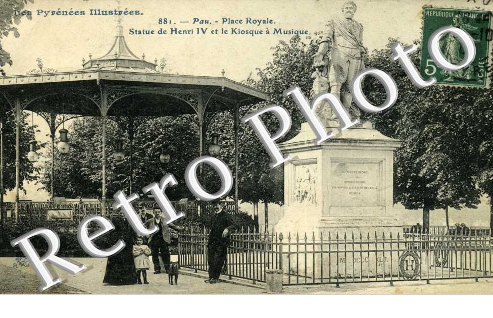 Statue d'henri IV et le kiosque a musique