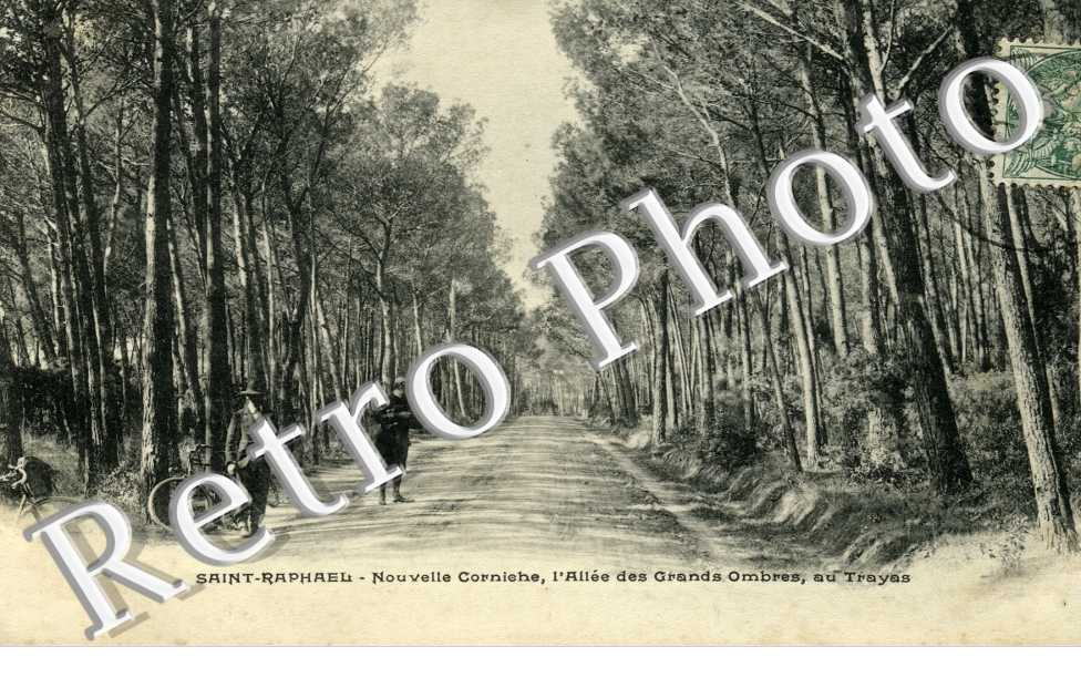 Nouvelle Corniche, l'Allee des Grands Ombres, au Trayas