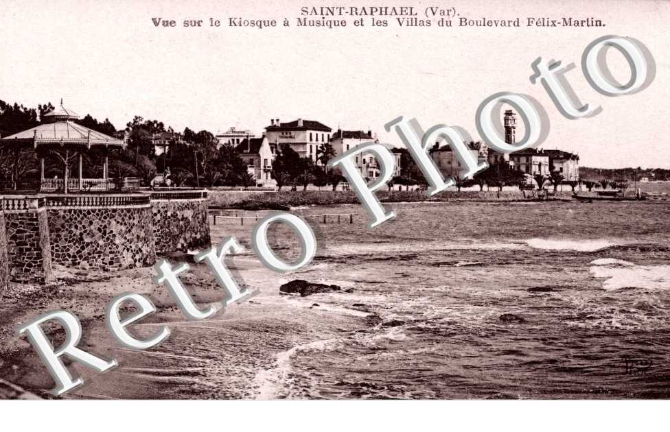 vue sur le Kiosque a Musique