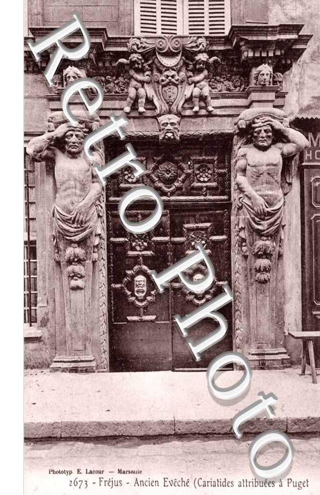 ancien Eveche Cariatides attribuees a Puget