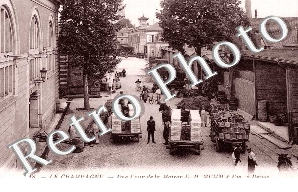 Une Cour de la Maison chez M.G. H. Mumm