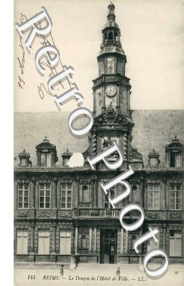 Donjon et l'Hotel de Ville